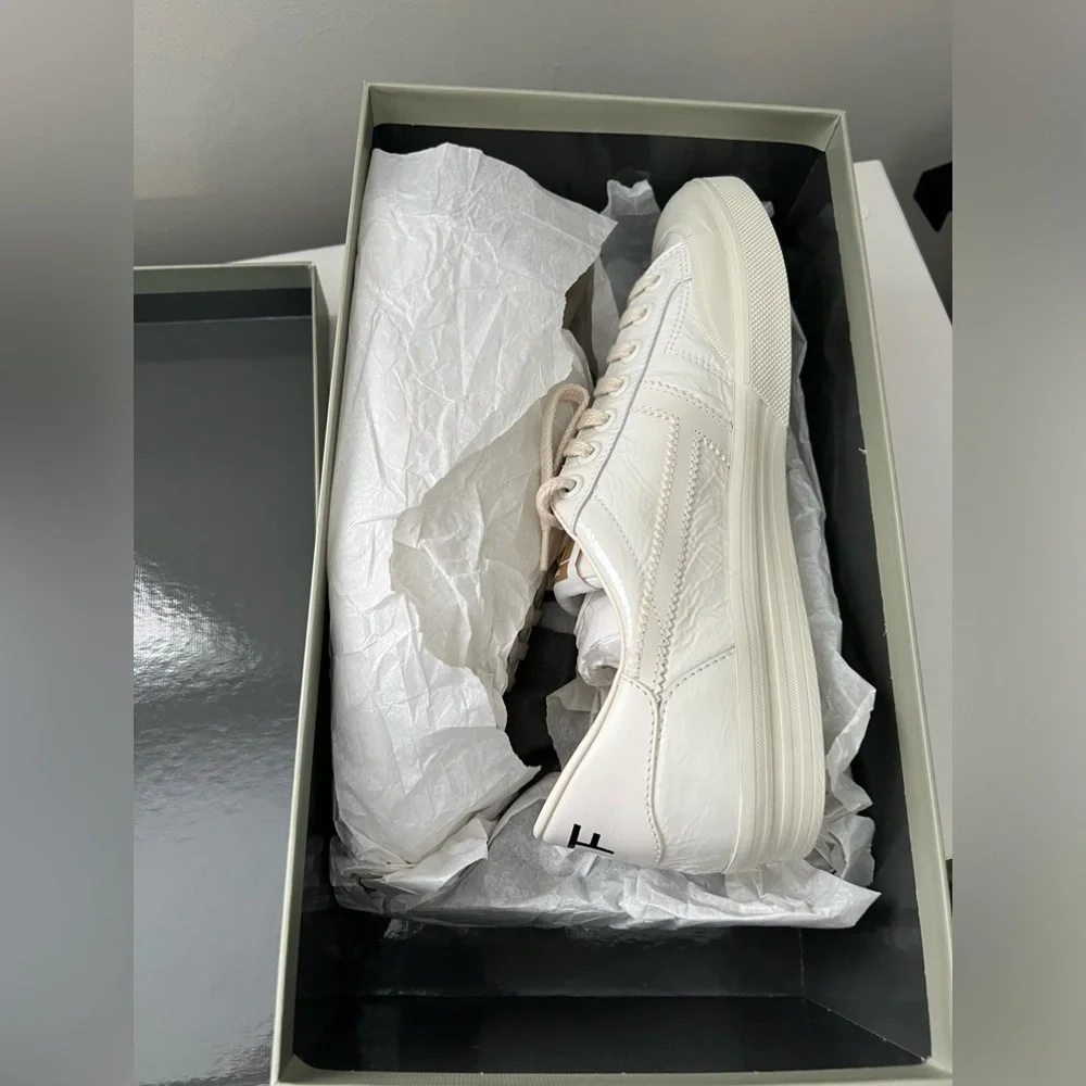 TOM FORD Crackled Shine Leather Low Top Sneakers